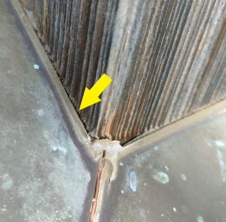 水切り板金　隙間